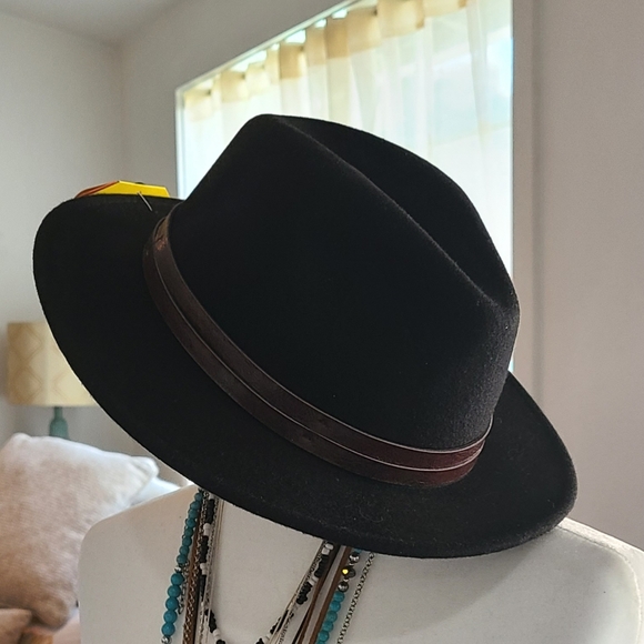 New - SUNDAY AFTERNOON- Cute "Carmen" Black Felt Messer Fedora, size M - Picture 4 of 5